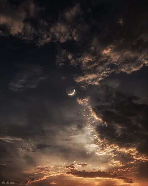 Waxing crescent 🌙 @picabuzz Captured with Nikon D5300 #picabuzz #clouds #cloudscape #waxingcrescent #moon #moonlight #iss… | Instagram