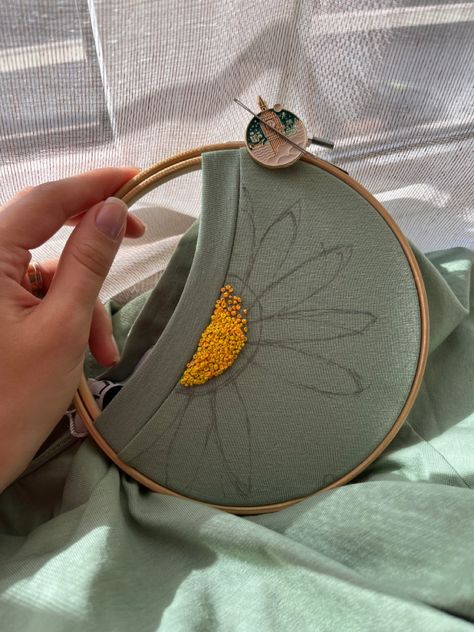 Mastering the embroidery on clothes. Stitching chamomile on a green T-shirt Hand Embroidery, Cross Stitching, Embroidery Decor, Embroidery On Clothes, Green T Shirt, Green Tshirt, Work In Progress, Hand Embroidered, Coin Purse