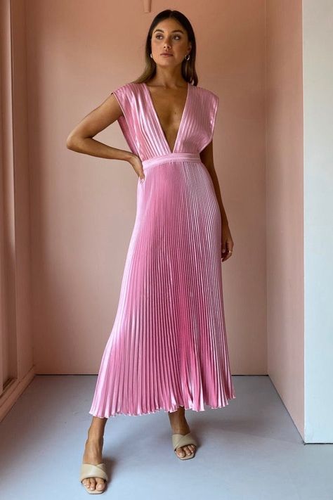 Pleated Dress Outfit Classy, Midi Dresses For Wedding Guest, Cocktail Dress Code, Cocktail Bridesmaid Dresses, Dress Websites, Gala Gown, Dress Hire, Pink Midi, Pleat Skirt