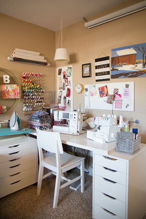 Creative Shelving Ideas, Small Sewing Space, Small Sewing Rooms, Ikea Small Spaces, Sewing Room Inspiration, Small Craft Rooms, Sewing Room Storage, Sewing Spaces, Coin Couture