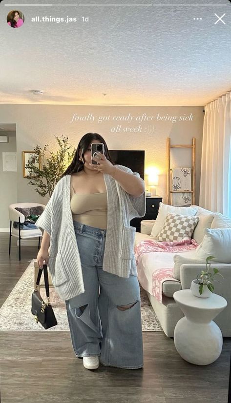 Mid Size Queen, Plus Size Influencer Fashion, Clean Girl Aesthetic Outfits Plus Size, Chubby Girls Outfit, Fat Summer Outfits, Fat Girls Outfit Ideas, Y2k Fashion Plus Size, Chubby Outfit Ideas, Plus Size Aesthetic Outfits