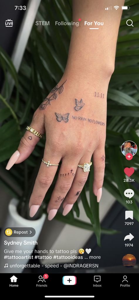 Patchwork, Enough Hand Tattoo, Tattoo Main, Full Hand Tattoo, Pretty Hand Tattoos, Cute Hand Tattoos, Girl Arm Tattoos, Flower Wrist Tattoos, Petite Tattoos