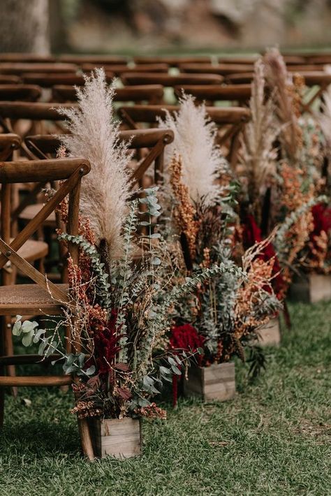 Autumn Wedding Colours, Grass Wedding, Wedding Aisle Decorations, Stil Boho, November Wedding, Pampas Gras, Boho Wedding Decorations, Future Wedding Plans, Aisle Decor