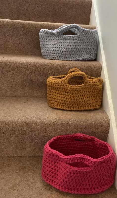 This crochet basket fits perfectly on the run of a stair.Pattern is one size (26 x 13cm) but can be adjusted using more or less increases and row for different sized baskets.This basket is made crocheting 2 strands of chunky/ bulky yarn together at the same time.This pattern makes an oval shaped basket with handles.This is an intermediate level crochet pattern.The stitches you need to know are single crochet, half double crochet, chain stitch, slip stitch. Organisation, Crochet Basket Patterns, Stair Basket, Baskets Diy, Basket Patterns, Crochet Lace Shawl, Crochet Baskets, Free Crochet Bag, Basket Crochet