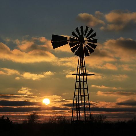 Kansas Windmill Silhouette Sunset Farm Silhouette, Windmill Silhouette, Windmill Images, Windmills Photography, Hutchinson Kansas, Farm Windmill, Windmill Art, Out In The Country, Silhouette Sunset