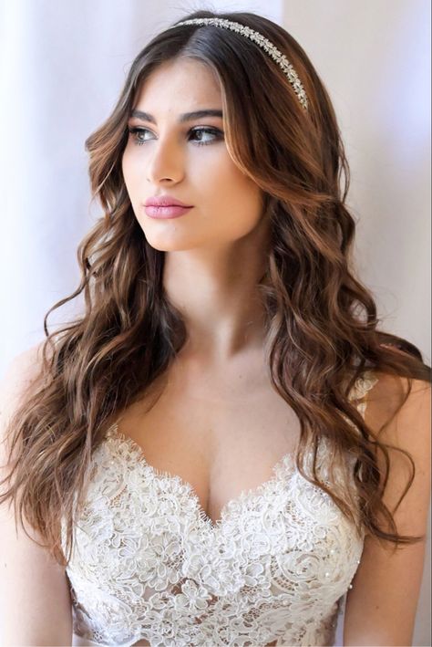 Curled Wedding Hair Down With Headband, Gown Hairstyle For Bride, Open Hairstyles With Gown, Curls Open Hairstyles, Bridal Hair Styles With Headband, Indian Headband Hairstyles, Cute Hairstyles For Lehenga, Bride Hairstyles With Hairband, Open Hairstyles Indian Wedding Bride