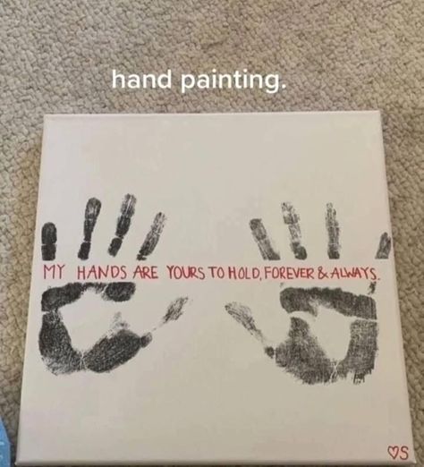 Cute Couple Canvas Painting Ideas, Painting Ideas For Birthday, Painting Ideas For Birthday Gift, Diy Couple Hand Painting, Hand Painting With Boyfriend, Couple Hand Painting Canvas, Gift For Boyfriend Ideas, Boyfriend Canvas, Boyfriend Tips