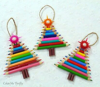 Check out this easy and unique DIY homemade Christmas Ornaments for your Christmas tree decoration. You can give this for kids to make or do it yourself if you have the time, and if you don't have colored pencils you can head down to the dollar stores and pick some up or cheap. #Christmas #holiday #ornaments Recycled Crafts, Repurpose Christmas Tree, Diy Tree Ornaments, Diy Repurpose, Pencil Crafts, Plastic Christmas Tree, Diy Tree, Unique Christmas Trees, Handmade Christmas Ornaments