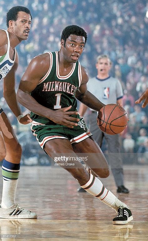 Nba Pics, Oscar Robertson, George Gervin, Wilt Chamberlain, Basketball History, Tier 1, Action Shots, Nba Legends, Basketball Legends