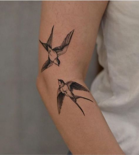 Learn the swallow tattoo meaning, its belonging to different cultures, and to whom such a design will suit the most. Bonus: the best unique designs inside. Swallow Tattoos, Blatt Tattoos, Sparrow Tattoo Design, Designs With Meaning, Swallow Tattoo Design, Sparrow Tattoo, Swallow Tattoo, Muster Tattoos, Tattoo Style Drawings