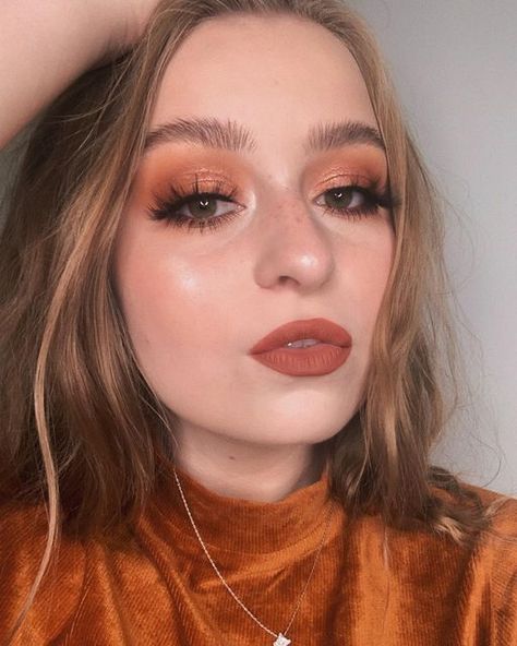 Pumpkin Spice Eyeshadow, Smokey Rust Eye Makeup, Cinnamon Spice Makeup, Pumpkin Looks Makeup, Pumpkin Spice Lipstick, Terra Cotta Makeup, Pumpkin Glam Makeup, Subtle Fall Makeup, Aesthetic Fall Makeup