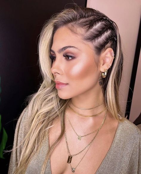 Stunning New Year's Eve 2024 Hairstyles: Expert Beauty Advic Festival Makeup Glitter, New Years Eve Makeup, Easy Hairdos, Ash Blonde Hair, Sleek Ponytail, Easy Braids, Hair Stylist Life, Easy Hairstyles For Long Hair