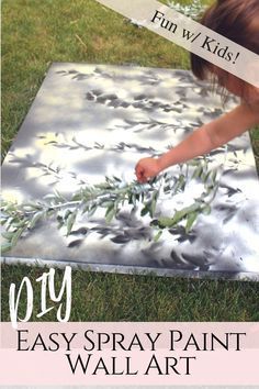 Diy Spray Paint Art, Spray Paint Wall, Spray Paint Crafts, Paper Wall Decor, Abstract Art Tutorial, Diy Spray Paint, Wall Art Diy Paint, Large Abstract Art, Diy Abstract Canvas Art