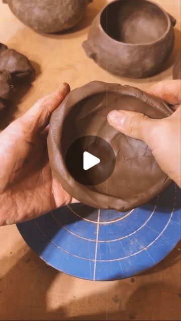 Pottery Coiling Technique, How To Make Pinch Pots, Pinch And Coil Pottery, Rustic Pottery Ideas, Ceramics Pinch Pot, Ceramic Pinch Pots Ideas, Coil Building Ceramics, Pinching Pottery, Coil Bowls Ceramic