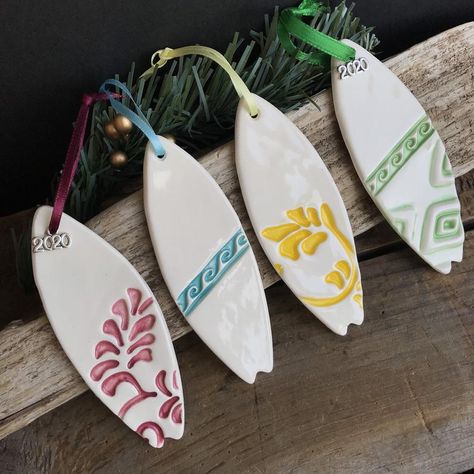 Fimo, Hawaii Surfboard, Hawaii Surfing, Themed Ornaments, Ornament Ceramic, Coastal Ornament, Clay Magnets, Beach Ornaments, Surf Boards