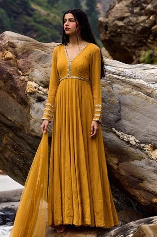 Lace Anarkali, Paulmi And Harsh, Long Anarkali Dress, Anarkali Patterns, Embroidery Geometric, Yellow Anarkali, Anarkali Designs, Anarkali With Dupatta, Bandhani Dress