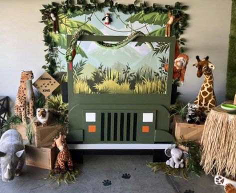 Safari jeep photo backdrop Wild One Safari Jeep, Safari Party Backdrop Ideas, Jungle Jeep Photo Booth, Safari Themed Backdrop, Diy Jeep Photo Prop, Jeep Safari Party, Safari Birthday Decorations Jungle Theme, Safari Truck Cardboard, Safari Tent Party