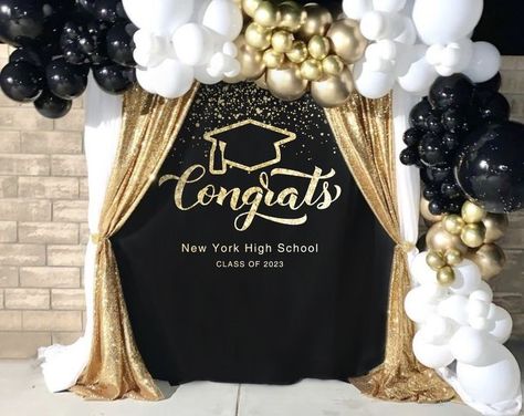 Graduation Party Ideas Class Of 2024, Small Graduation Party Ideas Decoration, Graduation Decoration Ideas Backdrops, Graduation Party Backdrop Ideas, Graduation Backdrop Ideas, Graduation Photo Backdrop, College Graduation Decorations, Diy Graduation Decorations, Graduation Reception