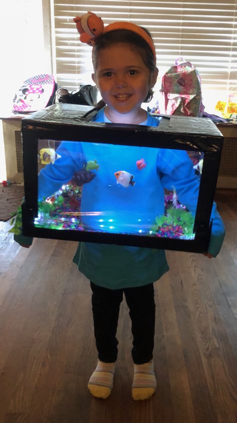 Aquarium Halloween Costume, Top Kids Halloween Costumes 2022, Fish Tank Costume Diy, Homemade Fish Costume, Fish Tank Costume, Pufferfish Costume, Fish Bowl Costume, Fish Diy Costume, Aquarium Costume