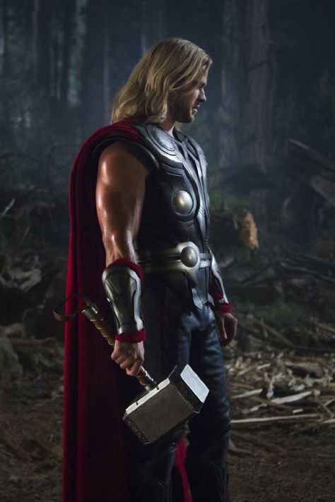 Pin for Later: Will You Be a Superhero or Villain This Halloween? Thor From The Avengers Princesa Merida Disney, Christopher Hemsworth, Thor Avengers, Film Marvel, Thor 2, Avengers 2012, Chris Hemsworth Thor, The Mighty Thor, Celebrity Halloween Costumes