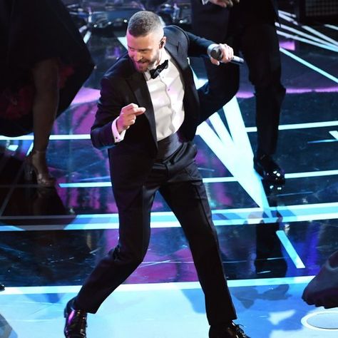 Justin Timberlake Dancing With Celebrities at 2017 Oscars Justin Timberlake, Popsugar, Funny Moments, Justin Timberlake Funny, Justin Timberlake Dance, Famous Men, Real Life Stories, Dance Moves, Dancing