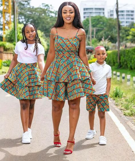 Prom Couples Outfits, Women African Dresses, Mummy And Daughter, Baby African Clothes, Mommy And Me Dress, African Kids Clothes, Mum And Daughter, Moda Afro