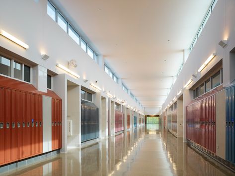 South Shore High School 9 — John Ronan Architects High School Lockers, High School Design, School Building Design, College Architecture, School Hallways, Public High School, School Interior, School Lockers, Dream School