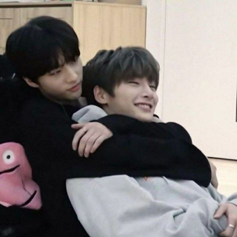 #hyunin #hyunjeong #hyunjin #jeongin #straykids Real Friends, Duos Icons, Hyunjin And In, I.n. Stray Kids, Homeless Children, Marry You, Kpop Funny, Love You More Than, Lee Know