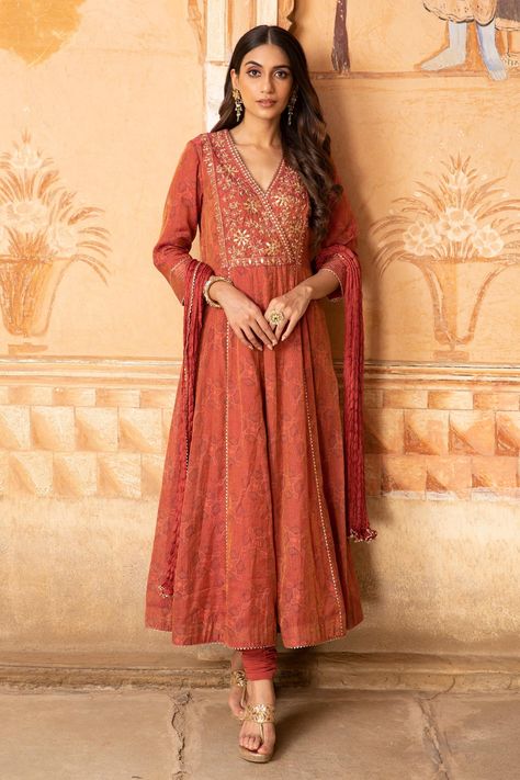 Buy Kritika Dawar Red Tissue Chanderi Anarkali Set Online | Aza Fashions Black Pakistani Dress, Red Anarkali, Salwar Kurta, Red Kurta, Kurta Patterns, Churidar Designs, Embroidered Anarkali, Net Dress, Indian Party Wear