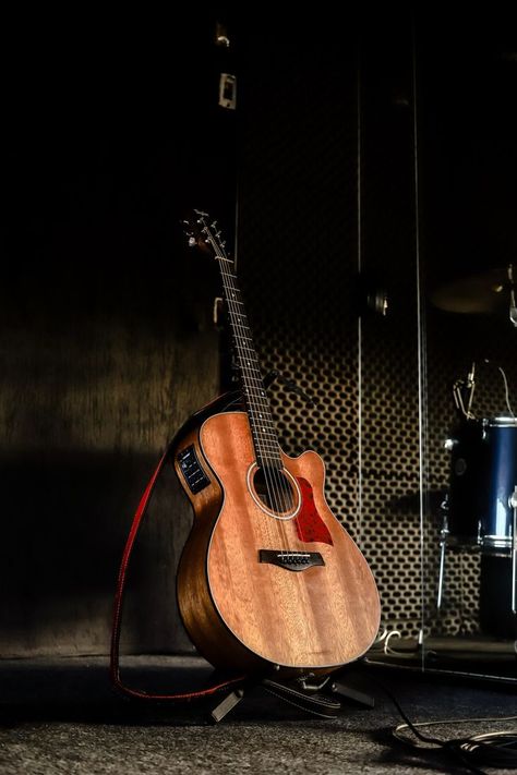 Guitar Wallpaper Iphone, Acoustic Guitar Photography, Guitar Classes, Online Guitar Lessons, Guitar Photos, Guitar Photography, Guitar Lovers, Guitar Stand, Screen Saver