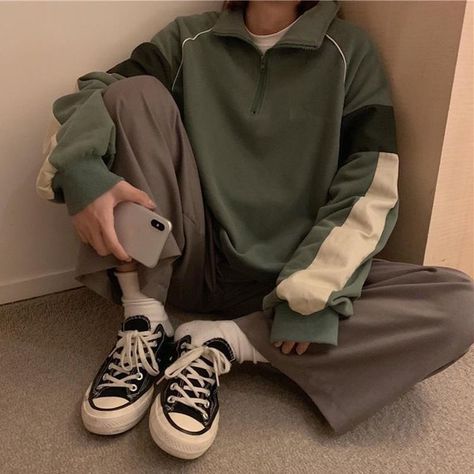 ava on Twitter: "clothes that i would give 5 years off of my lifespan to see louis tomlinson in; a thread" Mode Poses, Outfit Essentials, Stil Vintage, Alaska Cruise, Stil Inspiration, Sweatshirt Outfit, Modieuze Outfits, Comfy Sweatshirt, Streetwear Men Outfits