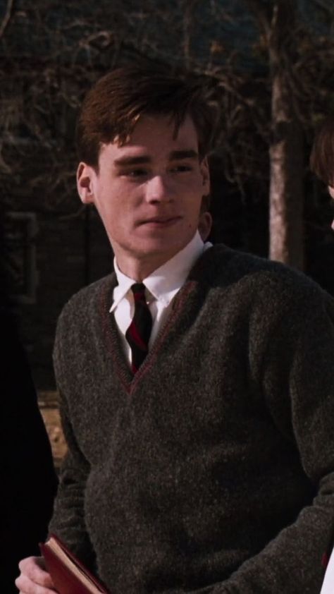 How can anyone get over losing this man, this cinnamon roll?? Robert Sean Leonard Dead Poets Society, Dead Poets Society Characters, Dead Poets Society Neil Perry, Neil Dead Poets Society, Neil Perry Aesthetic, Dead Poets Society Neil, The Dead Poets Society, Dead Poets Society Aesthetic, Neil Perry