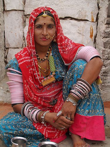 Bishnois village near Jodhpur Jodhpur, Human Figures, Varanasi, Tribes In India, Rajasthani Dress, Amazing India, Women Of India, Rajasthan India, Female Photographers