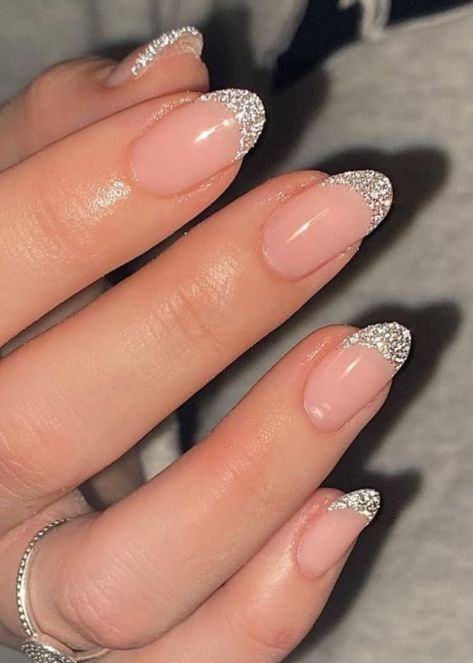 New Years's Eve nails: silver glitter French tips Cute Nails New Years, Newyear Nail Design, Nail Inspo New Years Eve, New Year French Nails, New Year New Nails, New Year Nails Gold, Christmas/new Years Eve Nails, New Years Nail Inspiration, Nails Inspiration New Years Eve