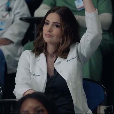 Female Doctor Aesthetic Medical, Woman Doctor Aesthetic, Woman Surgeon, Doctor Work Outfit, Lauren Bloom, Doctor Female, Women Doctor, Doctor Woman, Brain Surgeon