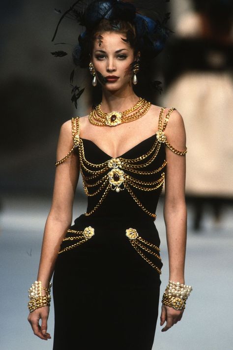 Outfit Essentials, Chanel Runway, Runway Fashion Couture, Fashion 90s, 90s Runway Fashion, Vintage Runway, Runway Outfits, Gaun Fashion, Mode Chanel