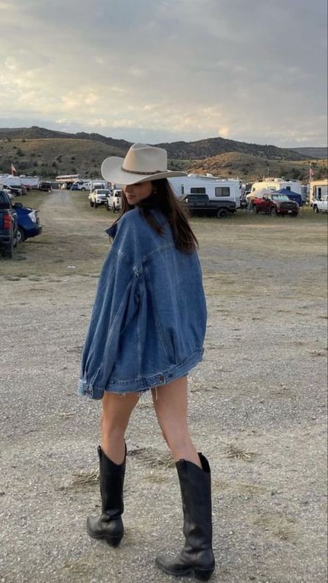 Country Concert Outfits, Estilo Cowgirl, Trajes Country, Chestnut Springs, Foto Cowgirl, Cowgirl Style Outfits, Fest Outfits, Look Festival, Looks Country