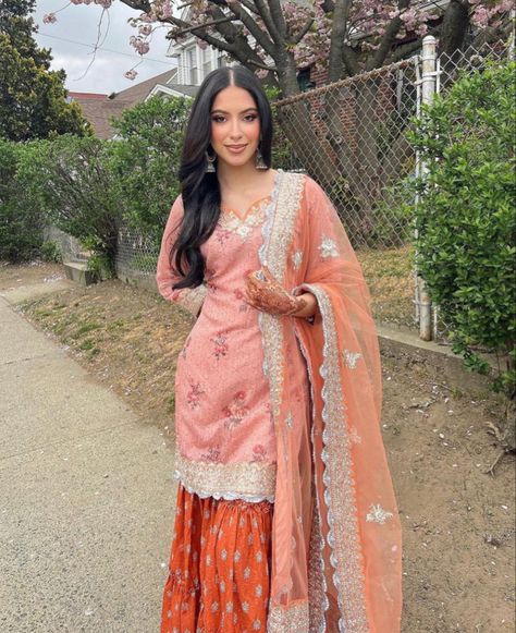 Pretty Shalwar Kameez, Gurdwara Suits, Jaggo Outfit Punjabi Suit, Asian Fits, Indian Fits, Punjabi Dress Design, Simple Indian Suits, Desi Fits, Teenage Girls Dresses