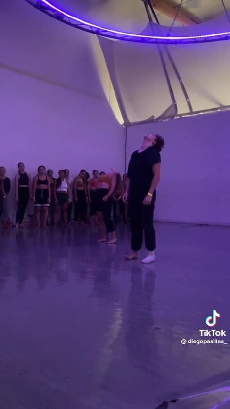 Contemporary Dance Ideas, Boy Dance Video, Contemporary Dance Aesthetic, Duet Dance, Dancing Studio, Dance Duet, Dance Hip Hop, Solo Dance, Contemporary Dance Videos