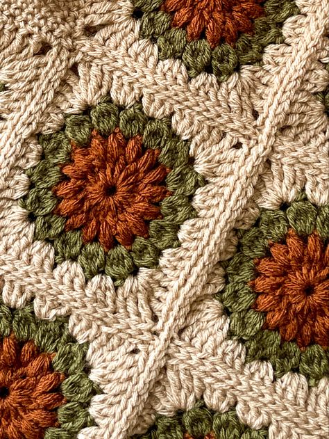 Beige Granny Square Blanket, Beige Granny Square, Fall Color Granny Squares, Crochet Bags For Fall, Two Colored Granny Square, Granny Flower Square Crochet Pattern, Earthy Granny Square, Earth Tone Granny Square, Brown And Green Crochet Blanket