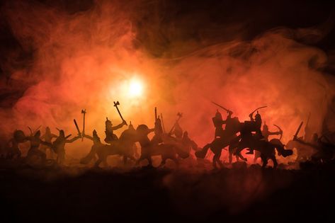 Medieval battle scene with cavalry and infantry. Silhouettes of figures as separate objects, fight between warriors on dark toned foggy background. Night scene. Selective focus Wallpaper Horse Aesthetic, Foggy Background, Cavalry Charge, Wallpaper Horse, 3d Art Museum, Medieval Battle, Background Night, Battle Scene, Hd Nature Wallpapers