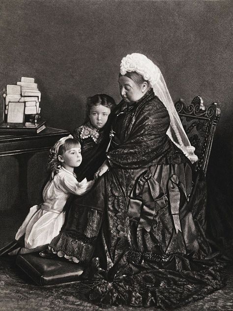 How Did Queen Victoria Really Feel About Her Children? - TownandCountrymag.com Tudor History, Queen Victoria Family Tree, Victoria's Children, Queen Victoria Children, Young Queen Victoria, Queen Victoria Family, Queen Victoria Prince Albert, Viking Woman, London History