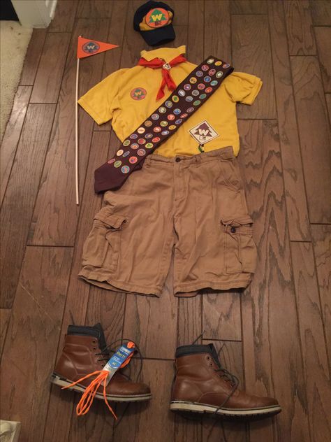 Russel Halloween Costume, Carl And Russell Costume, Russell Up, Up Movie Characters, Disfraz Up, Russell Costume, Russell Up Costume, Russel Up, Mom Halloween Costumes