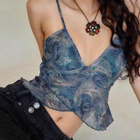 This crop cami top features a halter V-neck to enhance your décolleté. Featuring a floral print for a boho-chic aesthetic.
#floral top
#floral camisole
#mesh top
#print top
#cropped
#v neck top
#print camisole
#mesh camisole
#high street fashion
#sosana
#western style
#y2k Butterfly Mesh Top, Ytk Fashion Outfits, The Strokes Concert Outfit, Styling Mesh Top, Top Inspo Sewing, Blue Tops Outfit, Florence And The Machine Concert Outfit, Midsize Going Out Outfits Night, 90s Tops Women