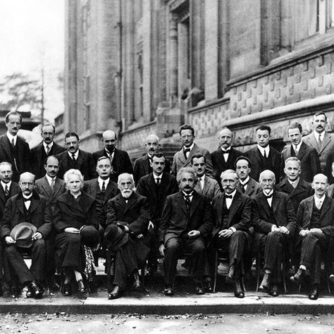 29 Legendary Scientists Came Together in the “Most Intelligent Photo” Ever Taken Albert Einstein, Nobel Prize In Physics, Young Albert Einstein, Quantum Mechanics Physics, Paul Dirac, Bohr Model, Werner Heisenberg, University Of Paris, Famous Scientist