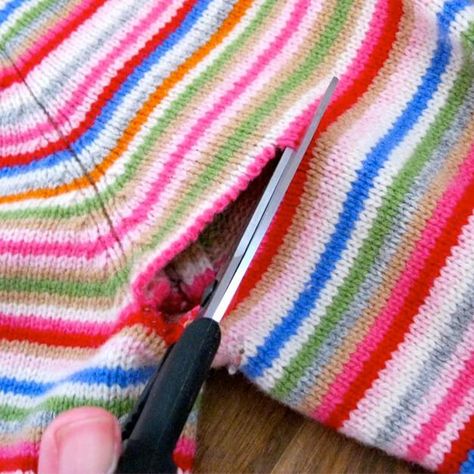 She Repurposes Her Old Sweaters With These 14 Brilliant DIY Ideas. I Can't Wait To Try! Upcycling, Things To Make From Old Sweaters, Things To Make Out Of Old Sweaters, Sweater Upcycle Diy, Old Sweater Diy, Old Sweater Crafts, How To Shrink Clothes, Old Sweatshirt, Diy Sweater