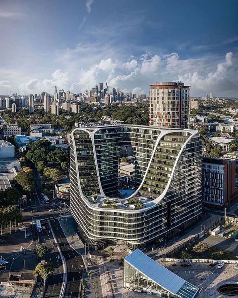 Sydney, Australia 🇦🇺 Travel | Hotels | Food | Tips on Instagram: "For the love of Sydney’s unique architecture!🇦🇺😍 Rate this building from (1-10)!👇🏻 📸: @mattwellerphoto 📍Sydney “DM us “Hotel” or click our bio link for exclusive hotel deals in Sydney”🤩❤️ #sydney #sydneyvivid #sydneystravel #bondibeach #sydneyaustralia #visitsydney #discoversydney" Sydney Australia Travel, Sydney Hotel, Visit Sydney, Hotel Food, Unique Architecture, Bondi Beach, Food Tips, Australia Travel, Hotel Deals