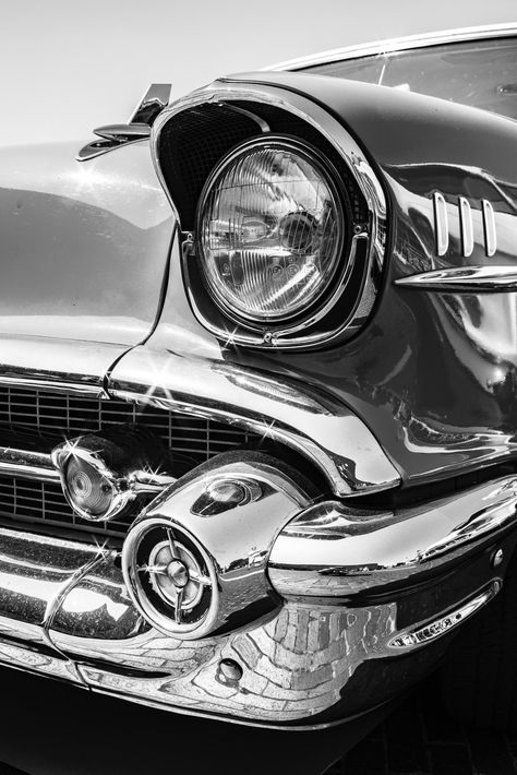 Car Drawings Realistic, Old Cars Photography, Vintage Car Pictures, Car Close Up, Black And White Car Photography, Vintage Cars Black And White, Muscle Car Drawing, Chrome Drawing, Vintage Car Drawing