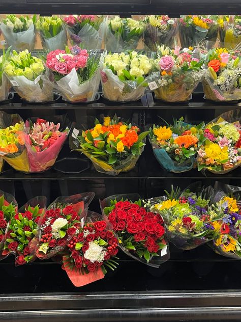 Grocery Store Flowers Aesthetic, Store Bought Flowers, Dump Pictures, Sky Sailing, Grocery Store Flowers, Owl City, Insta Ideas, Nothing But Flowers, Happy Flowers