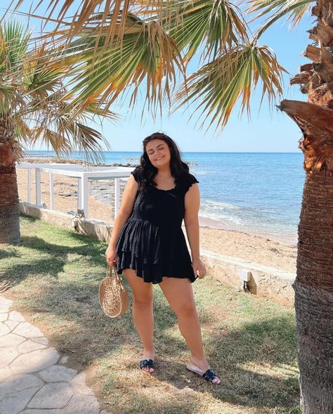 Absolutely dreaming of a holiday rn so living through last years pics and making myself jealous 🤣✈️☀️🏝️ #holidayoutfits #holidayoutfitideas #summeroutfits Holiday Outfits Summer Mid Size, Midsize Outfits Summer, Holiday Outfits Summer, Midsize Outfits, Midsize Fashion, Holiday Outfit, Mid Size, Summer Feeling, Summer Photography